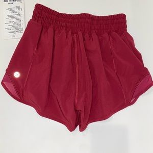 Brand new hotty hot shorts 2.5’’ *lined high rise
